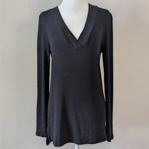 Gap Factory Black V-Neck Long Sleeve Tee Size Medium Soft Basic Slit Hem